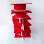 Toca absolvire "Rosu cu bentita si ciucure colorat"